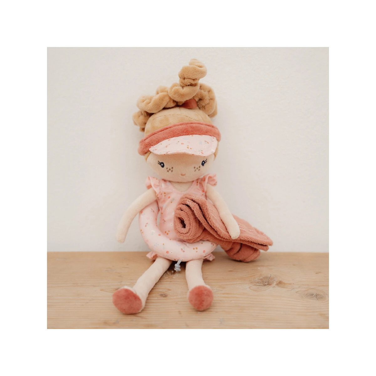 Little Dutch Kuschelpuppe Mila Summer Edition 4 Little Dutch Kuschelpuppe Mila Summer Edition – Bild 2